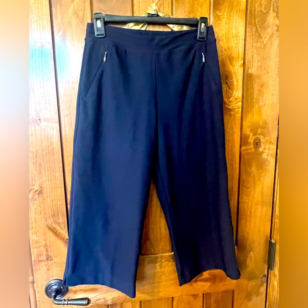 Lucy Capri Pants. Navy. XS.
